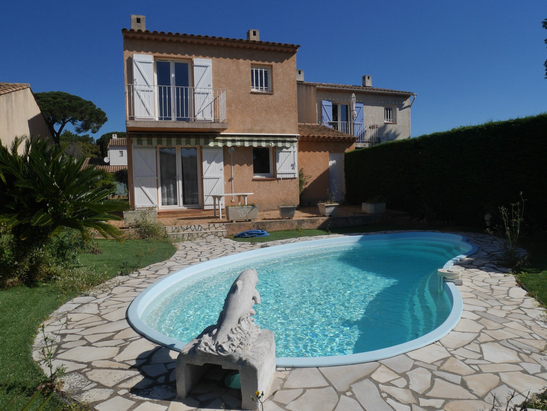 vente FREJUS, VILLA AVEC PISCINE SUR 400M2 DE JARDIN B&B Immobilier